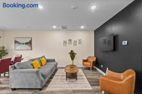 Pet Friendly 3BR House in Charlotte - Image 4
