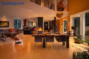 Modern Glass House with Firepit, Views & Private Retreat - Image 2