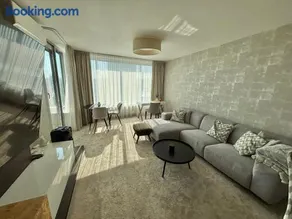 Fancy City View Apartment - Image 1