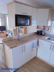 Sealands Salisbury SL 6 Berth Central heated FREE WiFi - Image 4