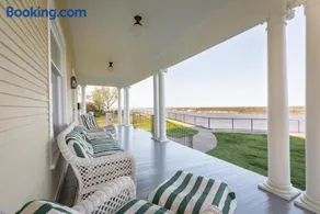 Clifton House - Big River North - Queen Suite, Mississippi River Views - Image 2
