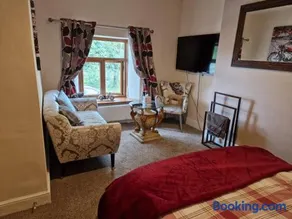 Cosy Riverside home - Image 3