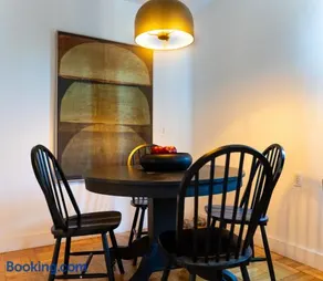 Bright & Stylish Forest Hill Gem Near Downtown - Image 3