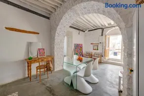 Syros Art House - Image 1