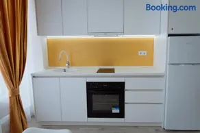 GoldenLux Apartments - Image 2
