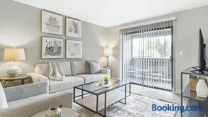 Landing Modern Apartment with Amazing Amenities (ID9454X04) - Image 1