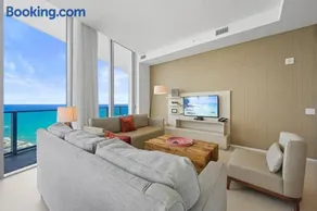 Beautiful Beachfront Penthouse - Image 5