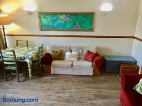 Rustic Apartment with Sea Views - Image 3