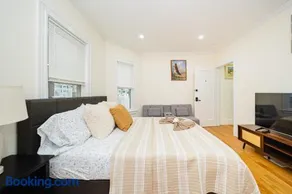 76 Carruth - 4BR Cozy and Lovely Apt - Image 3