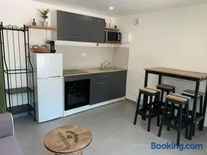 Charmant logement avec un extérieur et un jacuzzi - Image 2