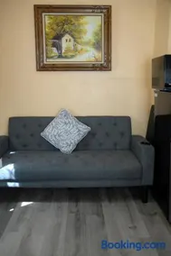 Adorable Historic Downtown Apartment - Image 2