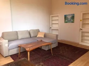 Maison charmante à Saint-Germain-de-Lusignan, parking privé - Image 1