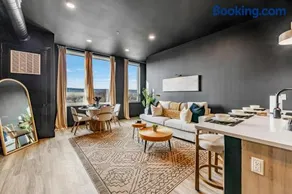 Luxe 1br- Free Parking-King Bed - Image 1
