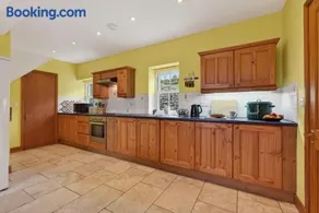 4 Bed in Whitby oc-wa965 - Image 3