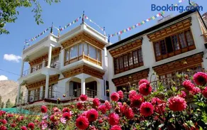 New Moon Guest House - Image 2