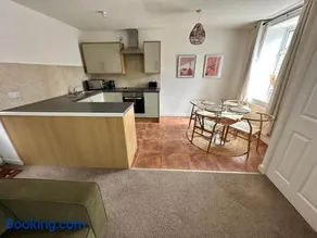 Stylish miners cottage at North Rd - Image 3