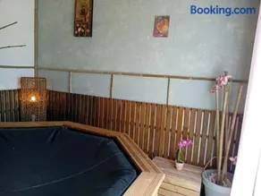 cabane insolite avec piscine et spa dans un cadre zen - Image 2