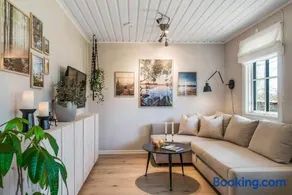 Nyrenoverat gårdshus på havstomt med hög standard - Image 2