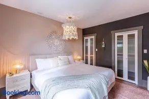 Stylish 2 King Bed Retreat Near Grandview - Image 2