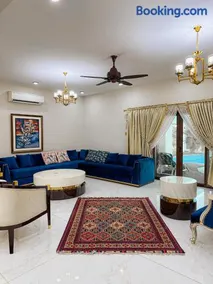 Luxury 4-Bedroom Villa with Private Pool in DHA Ph-6, Karachi - Image 2