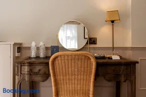 The Feathers Hotel - Image 3