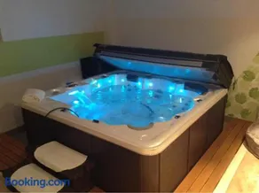 Charming Villa with Private Swimmingpool - Image 2