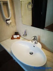 Olvios Hotel - Image 3