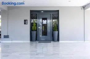 Aarchon Apartments & luxury Suites - Image 2