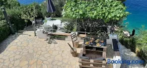 Apartmant with sea view and beach infront - Image 3