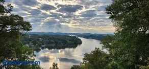 Lakefront on the Cliff Guest House - Amazing View - Image 2