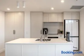 Chada by Cadiz Properties - 2 Bedroom Apartment with Lakeview Pool, within CBD and Beside Commonwealth Park - Image 1