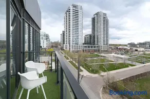 Modern 3BR Condo Sleeps 8 with Floor-to-Ceiling Views - Image 5