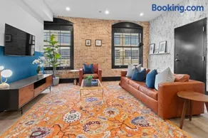 2 Living Room Suites Rooftop Perfect For Groups Hotel - Image 2