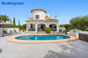 Villa avec jardin, barbecue et piscine privée | Vue jardin - Image 2