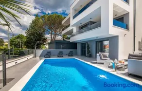 King Luxury Apartment with Private Pool - Image 2