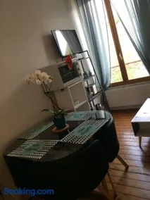 F2 cosy avec Cour - Image 1