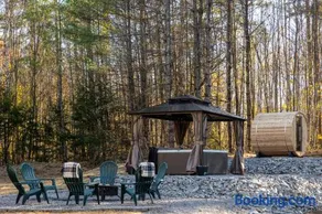 Stratton Summer House Sleeps10, Hot Tub, Sauna, EV - Image 4