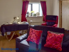 Nield Bank Bungalow - Image 2