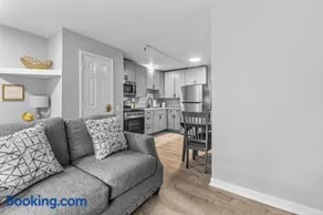 Convenient Apt Close to Downtown - Image 3
