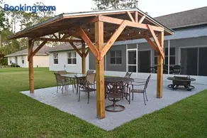 Spacious Home, 15 minutes to Beach - Image 1