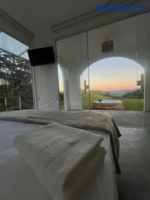 Casa Mykonos, um Refúgio exclusivo com cachoeira privativa - Image 3