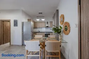Banana Leaf House - Image 5