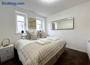 Cosy Hideaway - Image 3