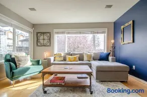 Gorgeous Queen Anne Townhouse - Rooftop Deck! - Image 1