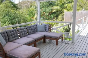 Tamborine Mountain Hideaway with Fireplace & Bath - Image 4