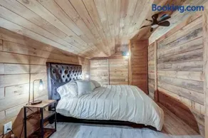 Luxe 2 500 Sq ft Historic Retreat-Near Blue Ridge - Image 4