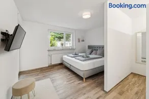Super gelegene moderne Wohnung mit Garage in der Nähe des Badestrandes - Image 3