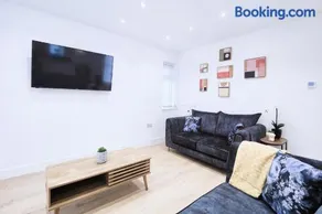 HEYHOO Shaw Heath Cottage - Charming Holiday Home In the Heart of Stockport - Free Parking - Image 4