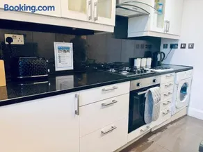Spacious Double Room in a shared flat near The River - Image 2