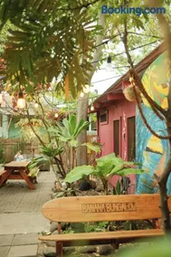 Banana Bungalow Maui Hostel - Image 2